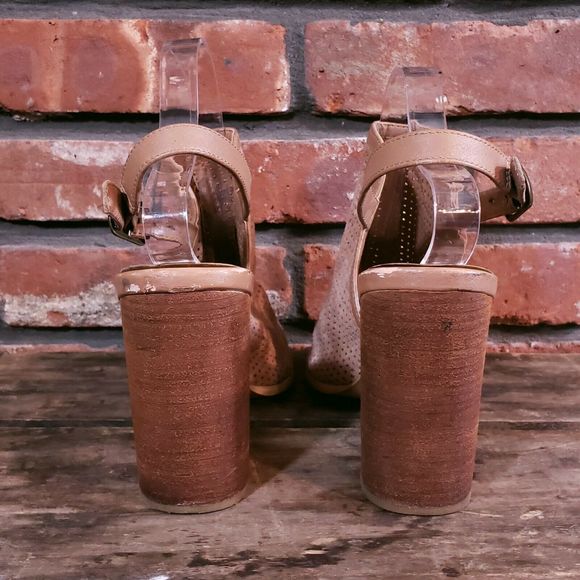 Kelsi Dagger Brooklyn Goya Perforated Heels - Picture 8 of 10